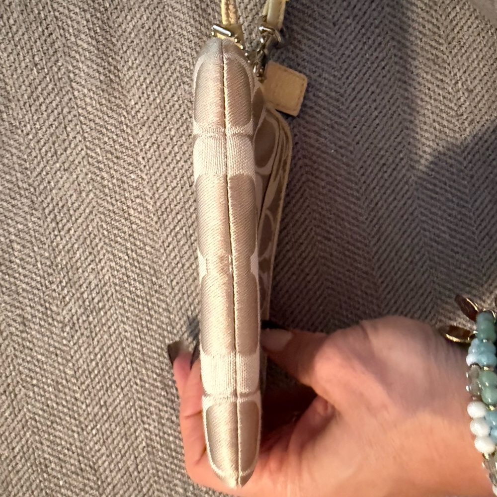 Coach Poppy Beige Wristlet with Dark Silver Patch - Picture 9 of 12
